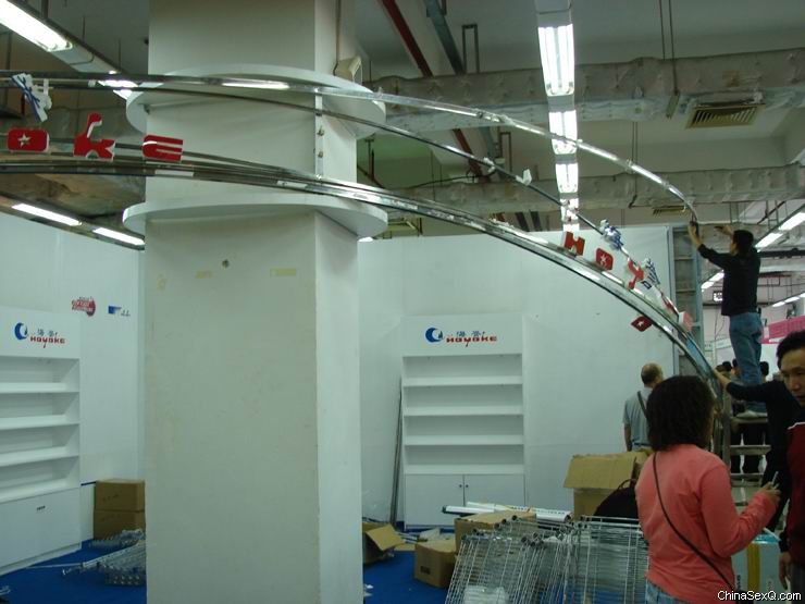 下午有的展位开始撤展