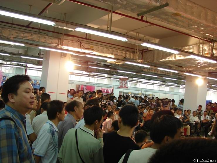 模特还不出来,大家等急了