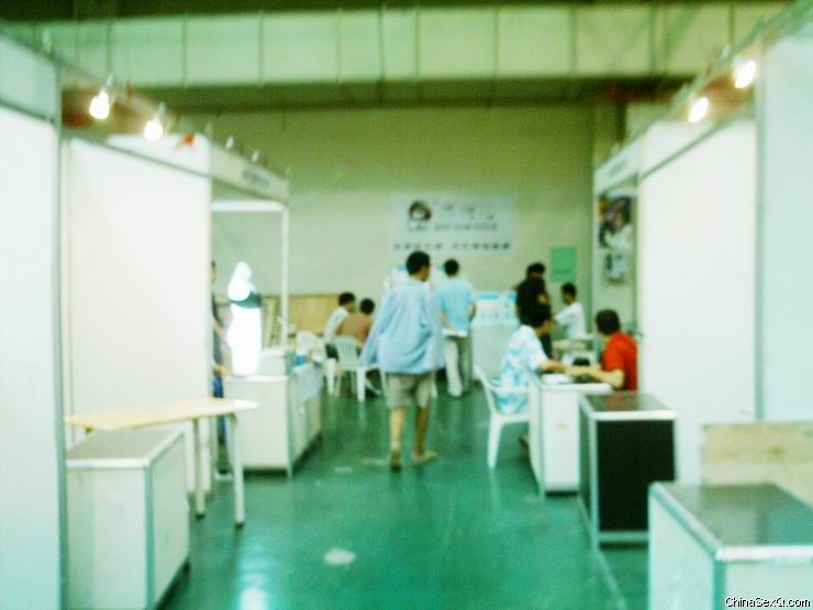 郑州性文化节惨淡收场8 参展商少，参观者更少.