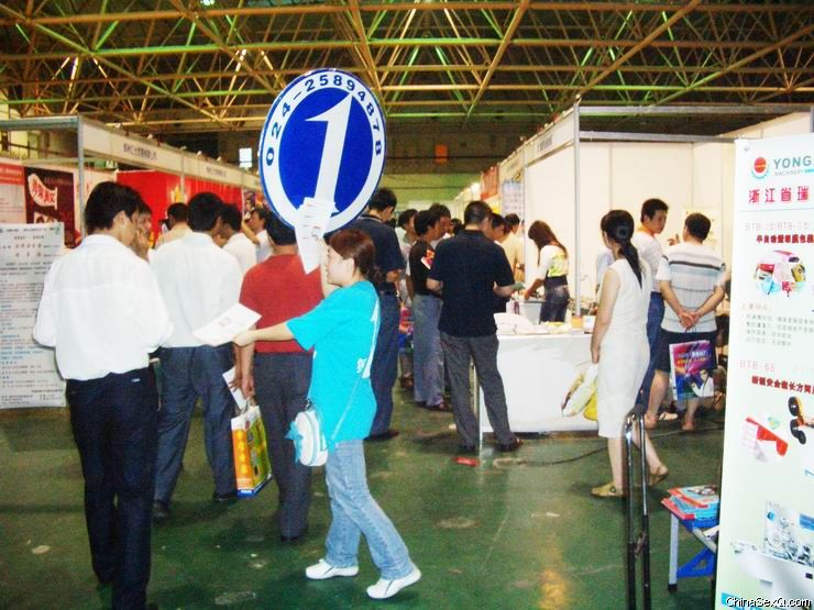 郑州性文化节惨淡收场12发小广告的小姐