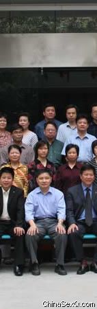 参加庆典的领导嘉宾代表合影