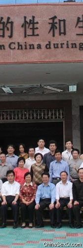 代表与工作人员合影