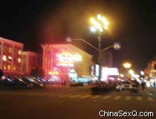 ҹɫ�е�Ϫ����