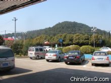 �������ǰ��ĳ������Ա�Ϫ�ھƵ���