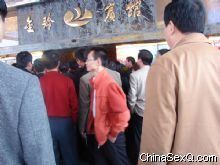 �ֳ�Χ����Ա