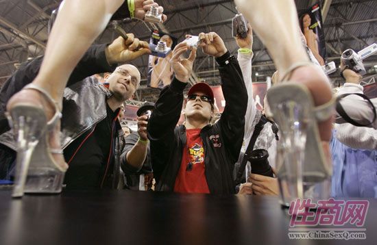 ��˹ά��˹����չ�ֳ��Ը���Ů