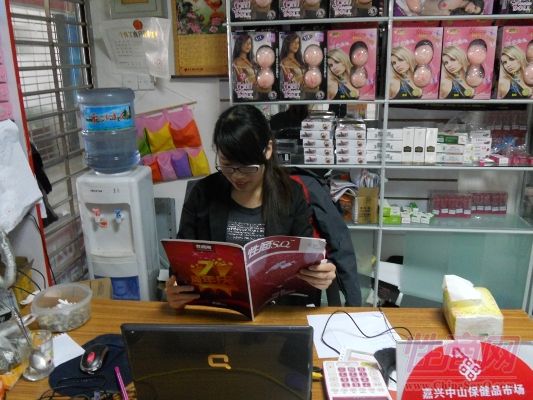 ��ɽ����Ʒ�����г��̻�05