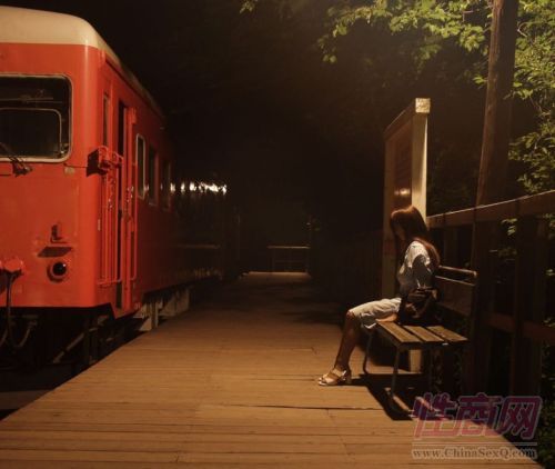 日本教授跟众多充气娃娃过日子