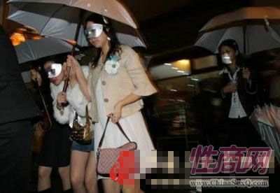 �μ�Ӧ����Ů��