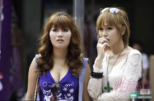 妖选美大赛女观众看傻,怎么可以比我还美呢! 妖选美大赛女观众看傻,怎么可以比我还美呢!