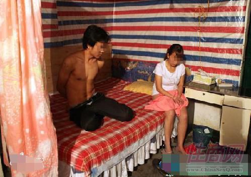 ���ª���˵�ɨ���ֳ�ͼƬ������������ӵ�Ⱥ�ھٱ��ƴ���ÿ�춼�кܶ�����Ů����С����߷��ſ�����ũ�񹤡����ˡ�������Ѹ���ж�������������ѵ�һ�ٶ˵�����ץ���������������ķ���Χ���ڡ����ס�����Ů�����߻���ũ�񹤸���ʧ��Ů�Ŀ��Ǯ