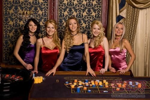 漂亮的赌场女侍应 漂亮的赌场女侍应