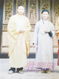 图为:婚礼现场清贤大方丈(左)还俗前图片 图为:婚礼现场清贤大方丈(左)还俗前图片