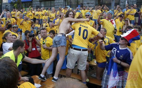 �ڿ���Ů���������˴���һ��