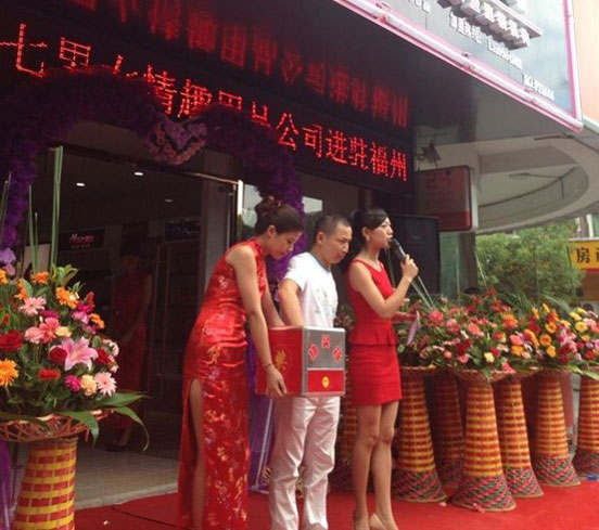 嘉宾现场抽奖,把气氛推向高潮