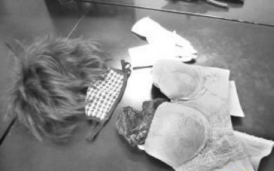 小伙光天化日着女装打劫性保健品店