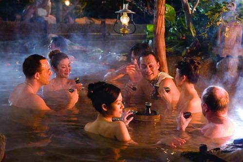 �ձ���Ů��ԡ