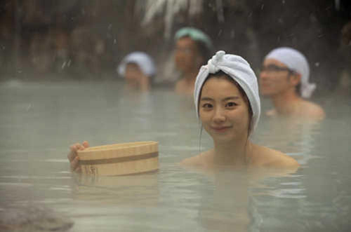 �ձ���Ů��ԡ