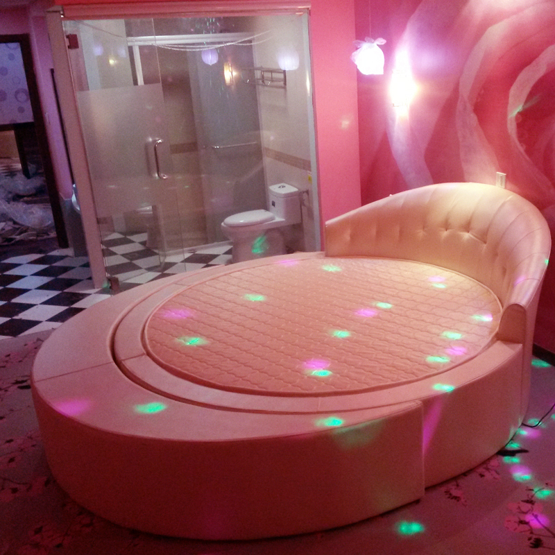 圆床加朋牙座造型,更加贴和自然