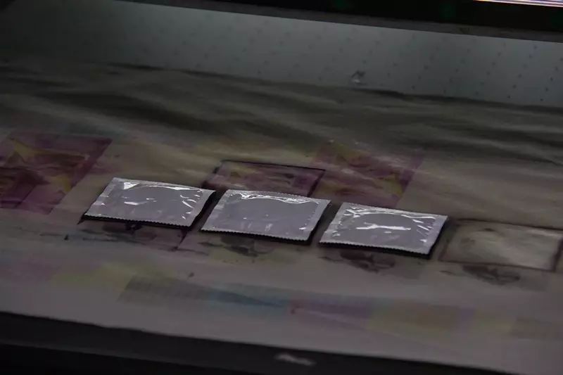 白底包装的安全套,可以打印定制图案