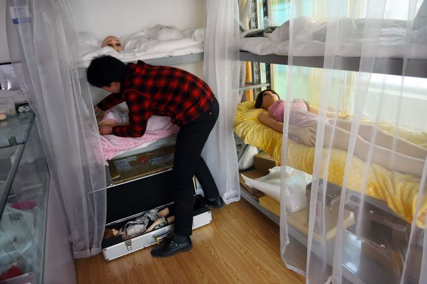 ����񹤵Ĺ¶������ӽ�ʾʵ�������롰����Ƶء����ҳ϶���