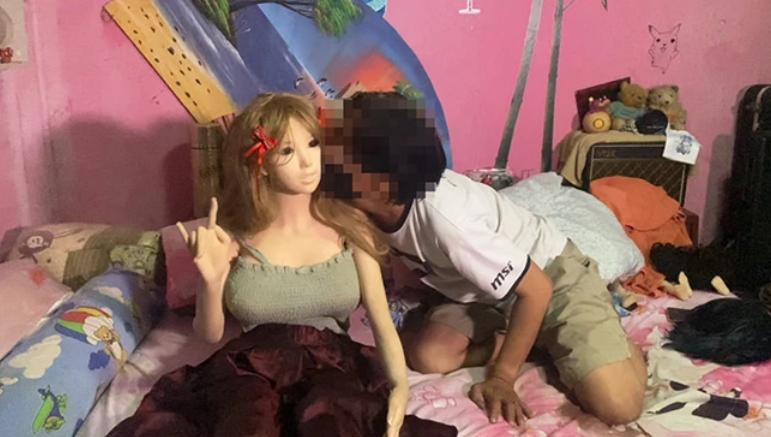 泰国男子离婚后爱上情趣娃娃，建议公众接纳情趣产品(图4)