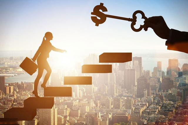 ������Ʒ����������ǰ���𣬲Ƹ������ʺ�˭������