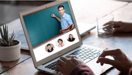 ���ֿ�������Ʒ�����µ������ϼܶ��ٲ�Ʒ���ʣ��Լ��������