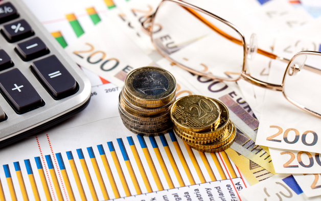 ��һ�ҳ�����Ʒ��Ҫ����Ǯ��С�׿��꿴������