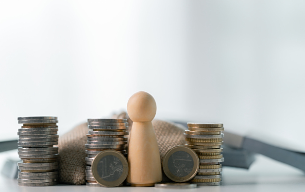 ������Ȥ��Ʒ����˷Ѷ��٣���Ͷ��Ҫ����Ǯ��