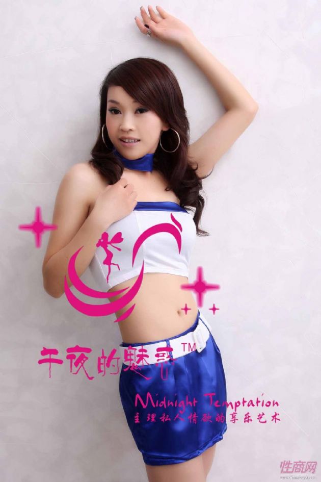 魅姿内衣_蹲姿性感内衣美女叉腿