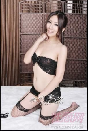 床上情趣内衣_床上性感内衣美女