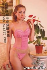 粉色紧身内衣_紧身内衣美女