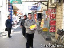 ������Աǰ������Ʒ�г��ɷ������̡�(����)