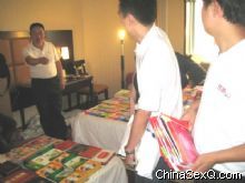 �ɷ������̡��ڿ���չ�����һ�ӭ