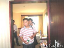 �ɷ������̡��ڿ���չ�����һ�ӭ