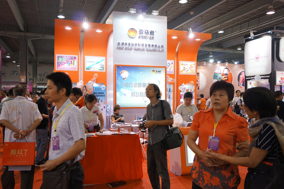 众多成人用品知名企业参展广州性文化节18亚马逊安全套展位