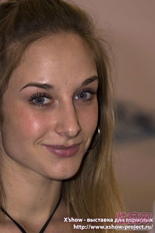 2011俄罗斯成人展模特靓影图片31