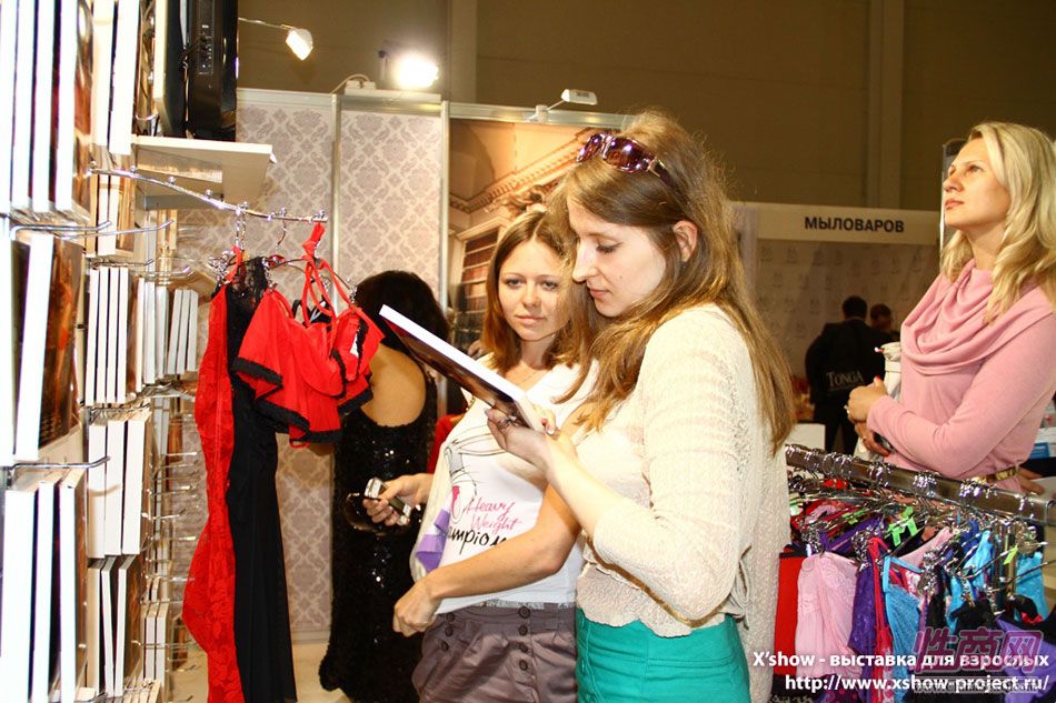 2011俄罗斯成人展模特靓影图片32