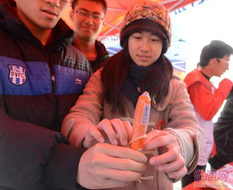 ��ͼ����Ƶ����УУ԰�������� Ů��ģ��ʹ�ð�ȫ��