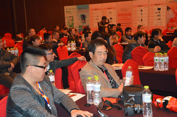 会议现场嘉宾云集