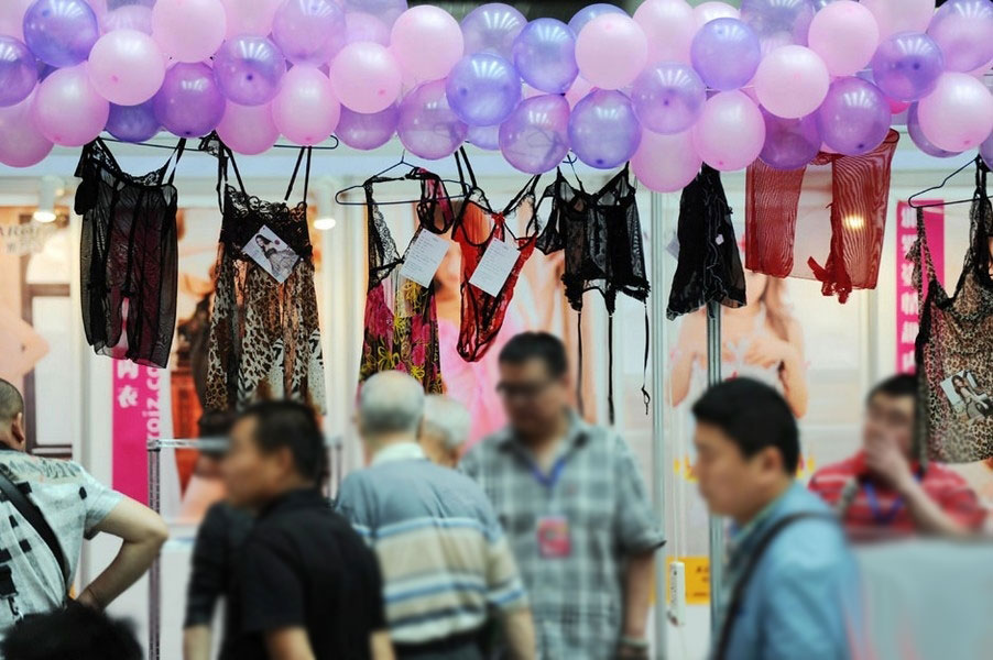 性博会内的商家展台
