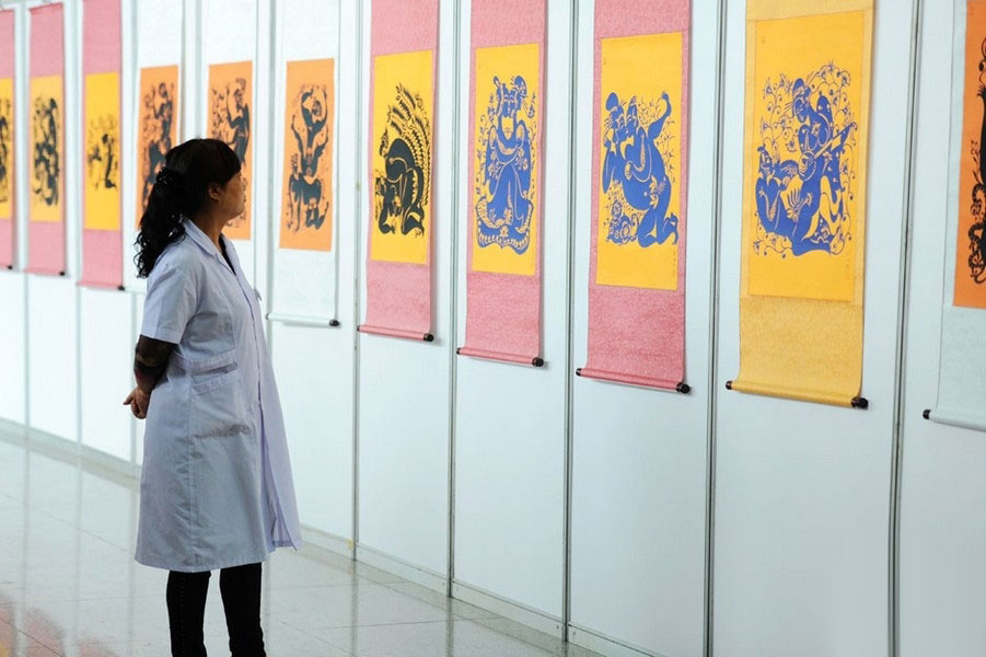 陕西的剪纸艺术也结合了性文化,以性文化剪纸的方式首次亮相