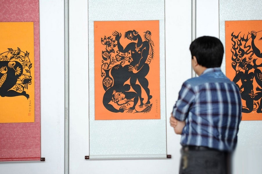 陕西的剪纸艺术也结合了性文化,以性文化剪纸的方式首次亮相