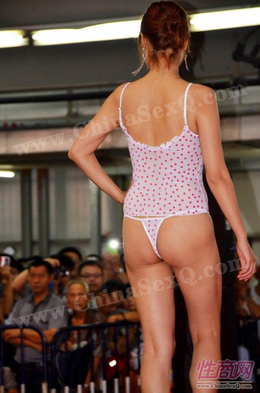 2012广州性文化节情趣内衣秀高清大图图片7