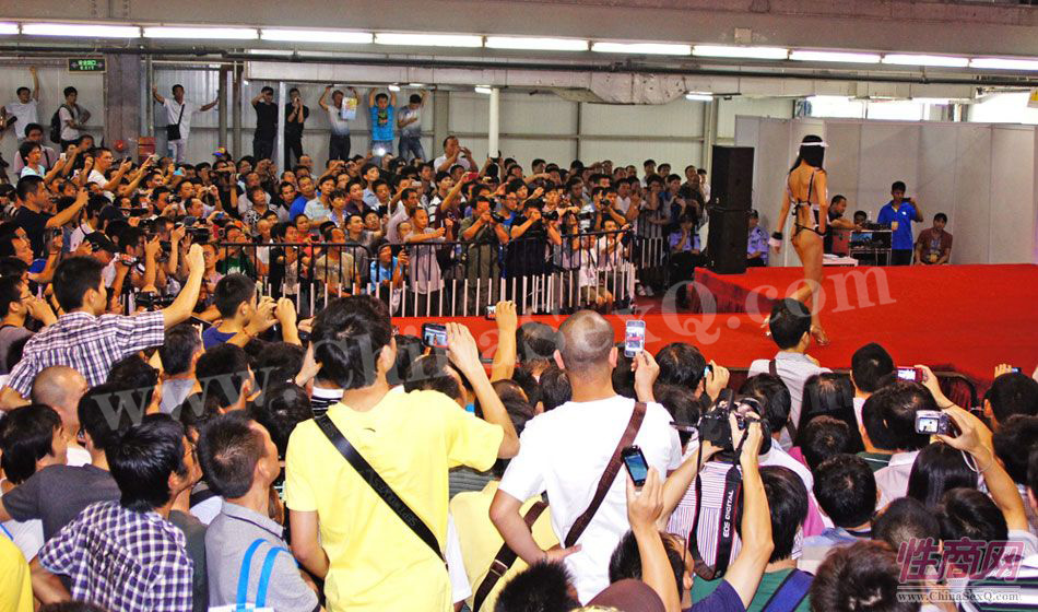 2012广州性文化节情趣内衣秀高清大图图片37