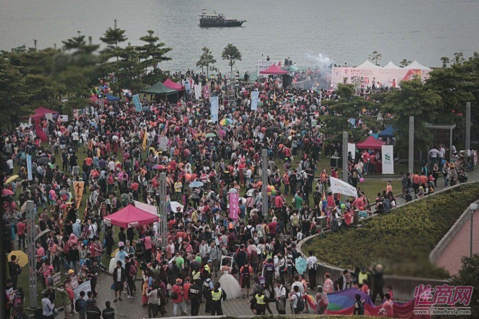 由香港女同盟会、香港彩虹等组织于11月8日发起同志游行,希望政府就性倾向歧视立法,保障同志权益。