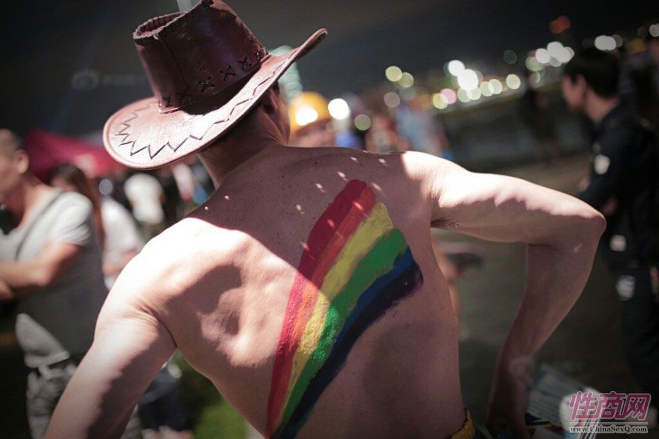 由香港女同盟会、香港彩虹等组织于11月8日发起同志游行,希望政府就性倾向歧视立法,保障同志权益。