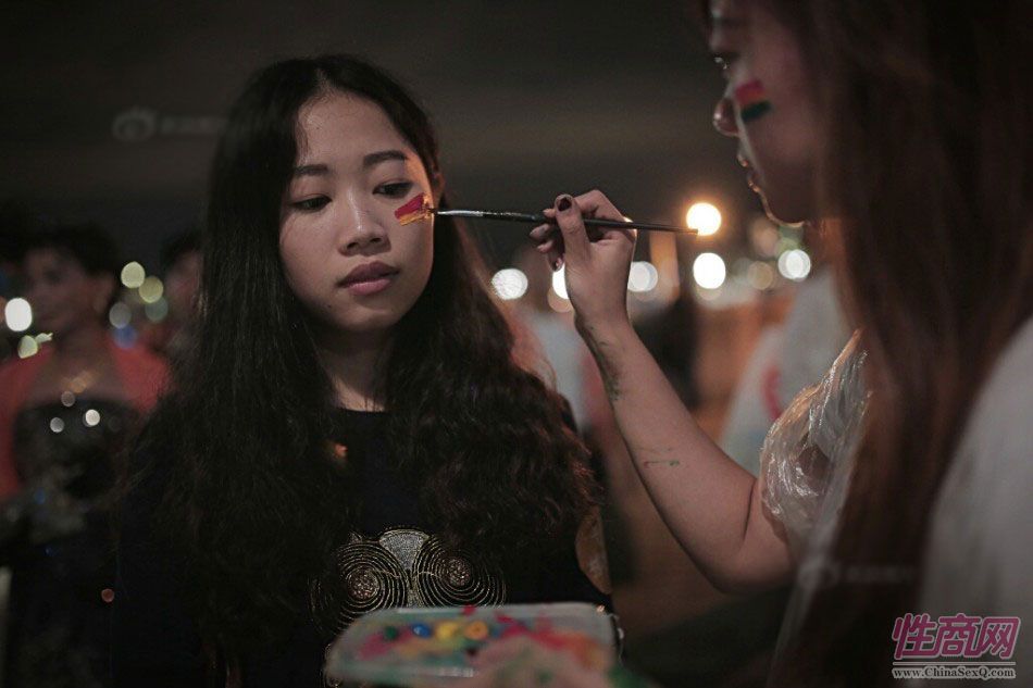 由香港女同盟会、香港彩虹等组织于11月8日发起同志游行,希望政府就性倾向歧视立法,保障同志权益。