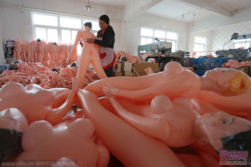 因为几十块的出厂价,加上功能齐备,因此销量不错,在在艾娃的产品线中,最“高端”的一款产品,售价也不过百来块钱。